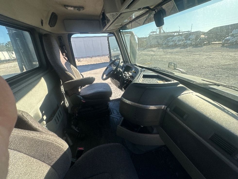 Day Cab Tractor-Heavy Duty Tractors-Volvo-2020-VNL64T300-Plant City-FL-450,956\n\t\tmiles-$ 46,500 - Image 14