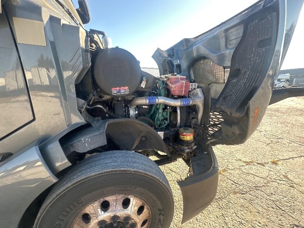 Day Cab Tractor-Heavy Duty Tractors-Volvo-2020-VNL64T300-Plant City-FL-450,956\n\t\tmiles-$ 46,500 - Image 15