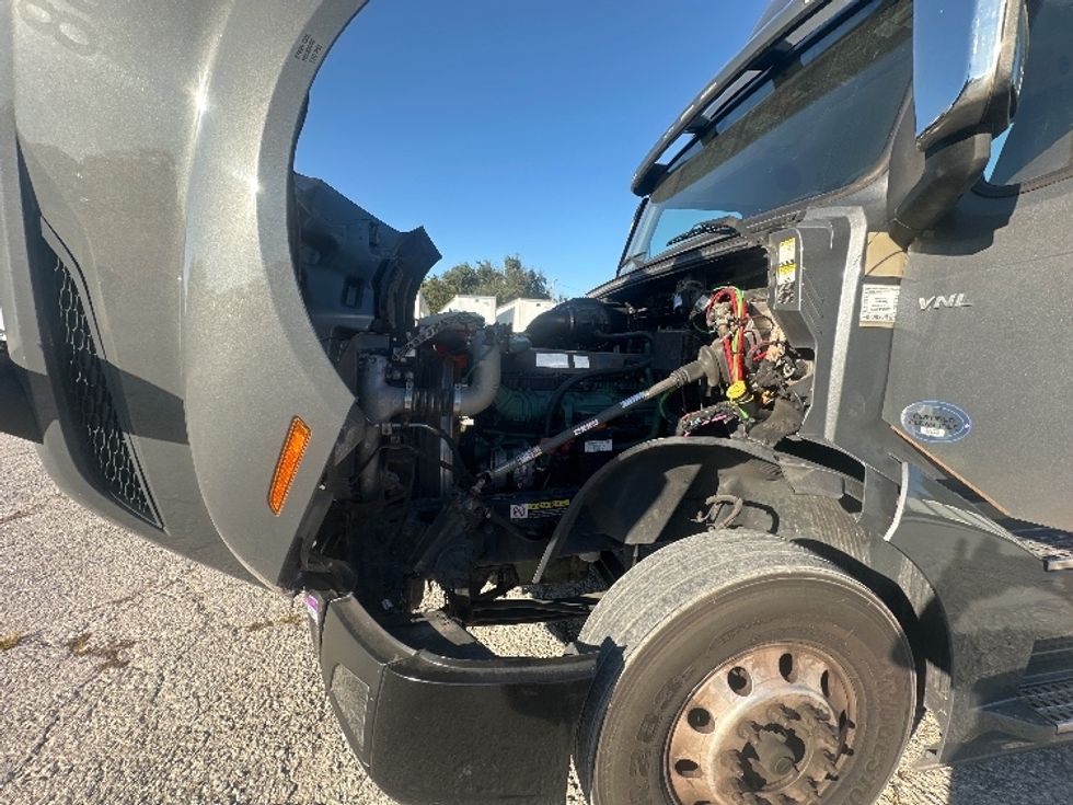 Day Cab Tractor-Heavy Duty Tractors-Volvo-2020-VNL64T300-Plant City-FL-450,956\n\t\tmiles-$ 46,500 - Image 16