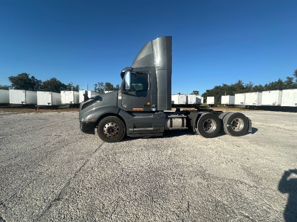 2020 Volvo Truck VNL photo 2