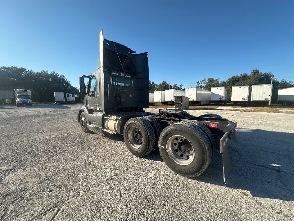 2020 Volvo Truck VNL photo 3