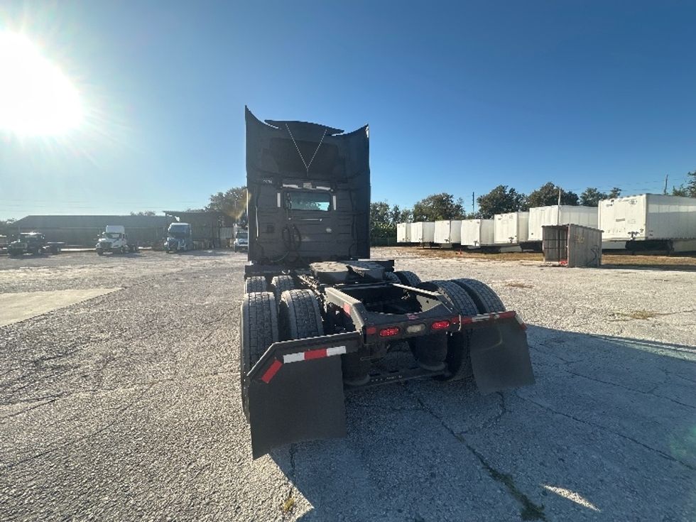 2020 Volvo Truck VNL photo 4