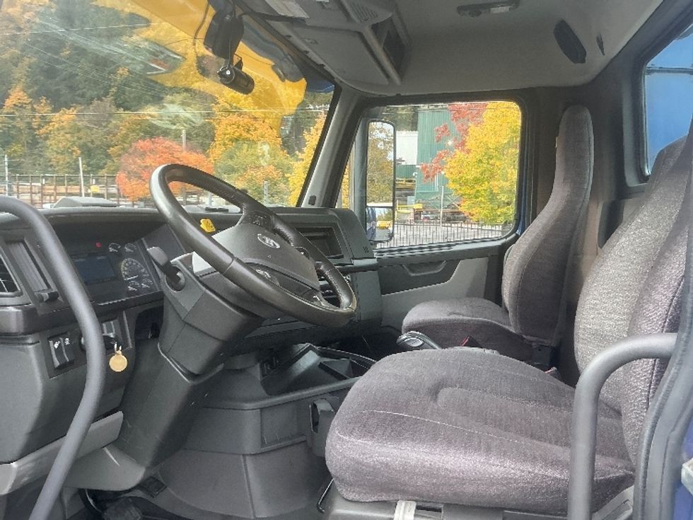 Day Cab Tractor-Heavy Duty Tractors-Volvo-2020-VNL64T300-Portland-OR-169,103\n\t\tmiles-$ 63,750 - Image 10