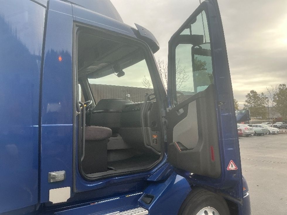 Day Cab Tractor-Heavy Duty Tractors-Volvo-2020-VNL64T300-Portland-OR-169,103\n\t\tmiles-$ 63,750 - Image 12