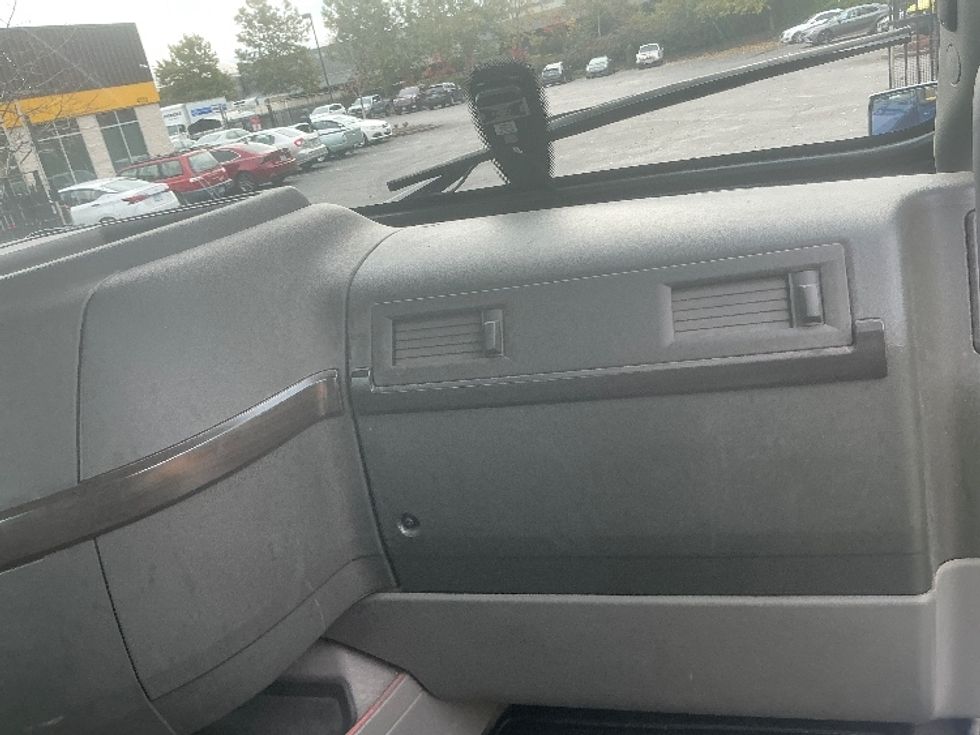 Day Cab Tractor-Heavy Duty Tractors-Volvo-2020-VNL64T300-Portland-OR-169,103\n\t\tmiles-$ 63,750 - Image 13