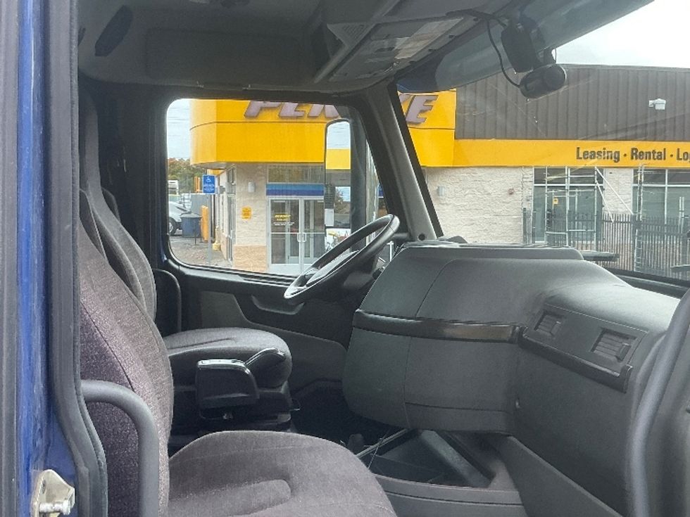 Day Cab Tractor-Heavy Duty Tractors-Volvo-2020-VNL64T300-Portland-OR-169,103\n\t\tmiles-$ 63,750 - Image 14