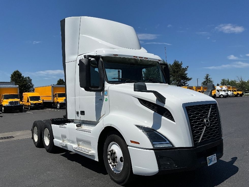 Day Cab Tractor-Heavy Duty Tractors-Volvo-2020-VNL64T300-Portland-OR-431,567\n\t\tmiles-$ 44,000 - Image 1