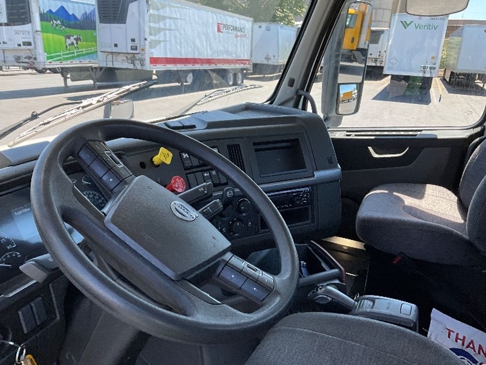 Day Cab Tractor-Heavy Duty Tractors-Volvo-2020-VNL64T300-Portland-OR-431,567\n\t\tmiles-$ 44,000 - Image 10