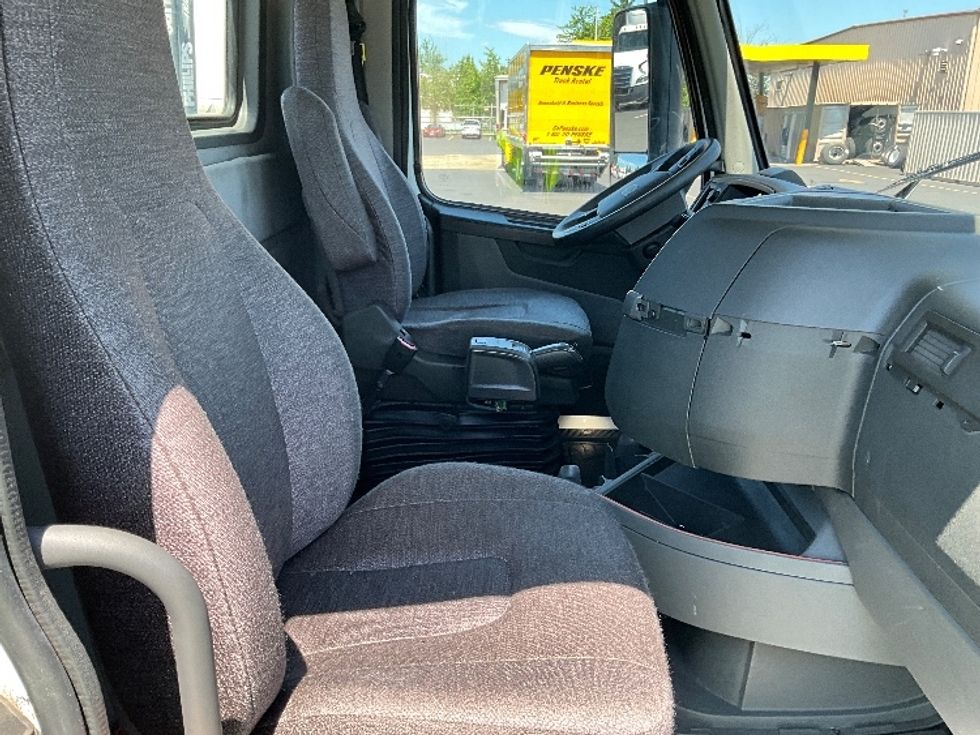 Day Cab Tractor-Heavy Duty Tractors-Volvo-2020-VNL64T300-Portland-OR-431,567\n\t\tmiles-$ 44,000 - Image 14