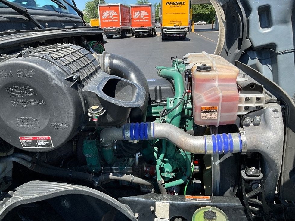 Day Cab Tractor-Heavy Duty Tractors-Volvo-2020-VNL64T300-Portland-OR-431,567\n\t\tmiles-$ 44,000 - Image 15