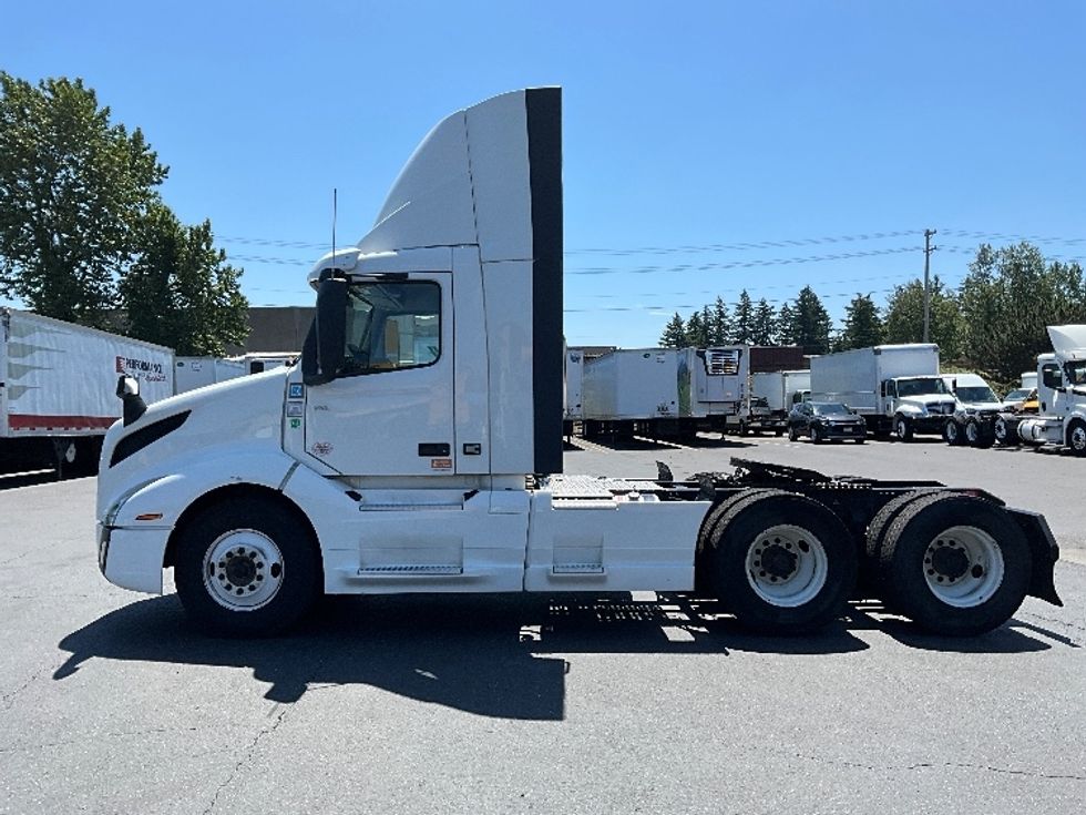 Day Cab Tractor-Heavy Duty Tractors-Volvo-2020-VNL64T300-Portland-OR-431,567\n\t\tmiles-$ 44,000 - Image 4
