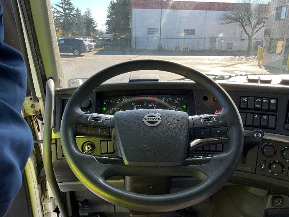 Day Cab Tractor-Heavy Duty Tractors-Volvo-2020-VNL64T300-Portland-OR-581,793\n\t\tmiles-$ 31,500 - Image 11