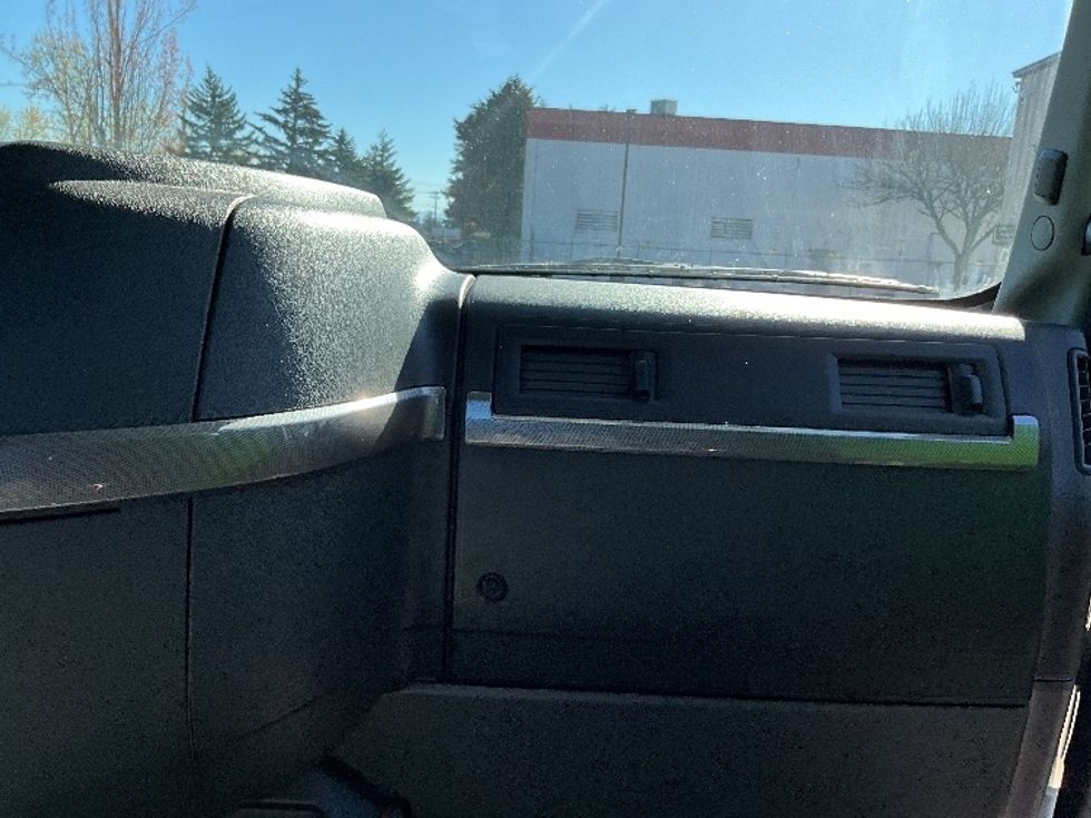 Day Cab Tractor-Heavy Duty Tractors-Volvo-2020-VNL64T300-Portland-OR-581,793\n\t\tmiles-$ 31,500 - Image 13