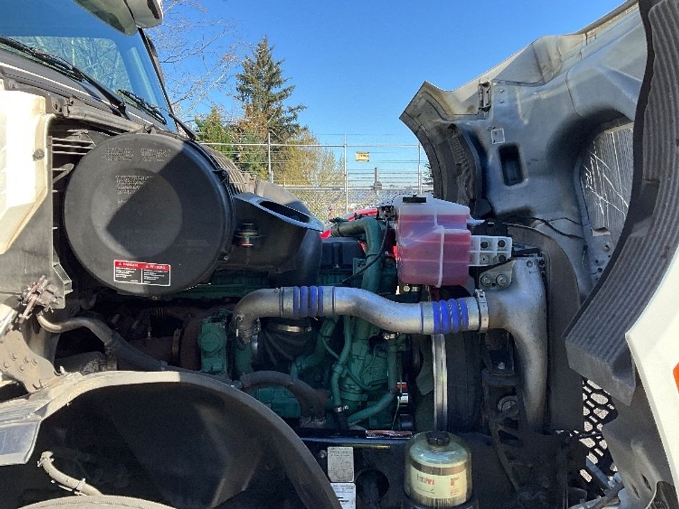 Day Cab Tractor-Heavy Duty Tractors-Volvo-2020-VNL64T300-Portland-OR-581,793\n\t\tmiles-$ 31,500 - Image 15