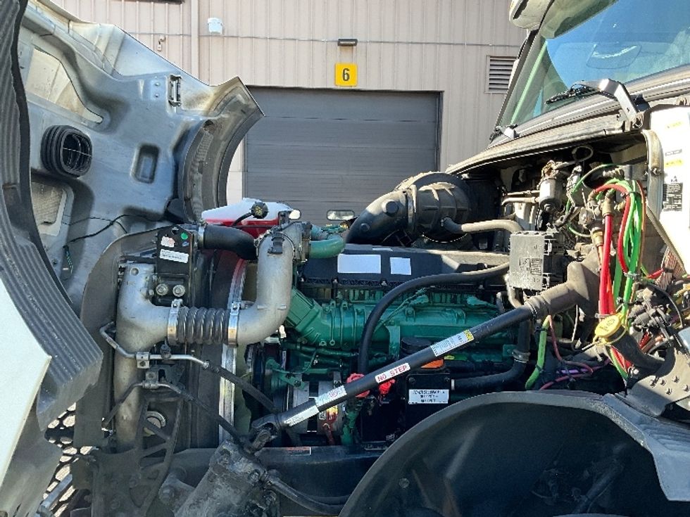 Day Cab Tractor-Heavy Duty Tractors-Volvo-2020-VNL64T300-Portland-OR-581,793\n\t\tmiles-$ 31,500 - Image 16