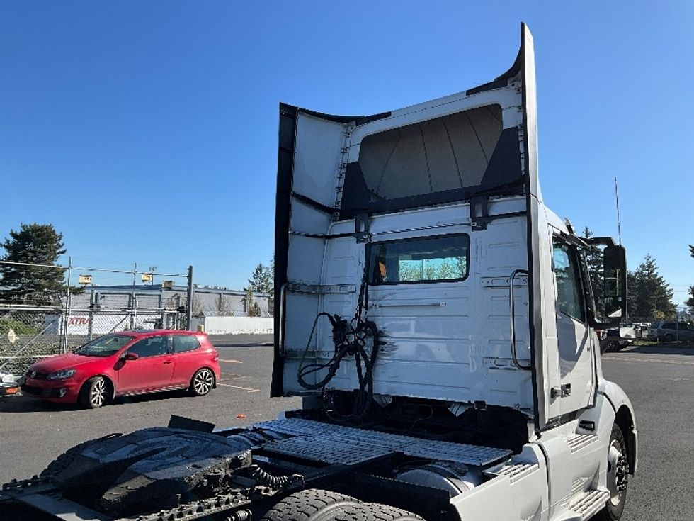 Day Cab Tractor-Heavy Duty Tractors-Volvo-2020-VNL64T300-Portland-OR-581,793\n\t\tmiles-$ 31,500 - Image 18