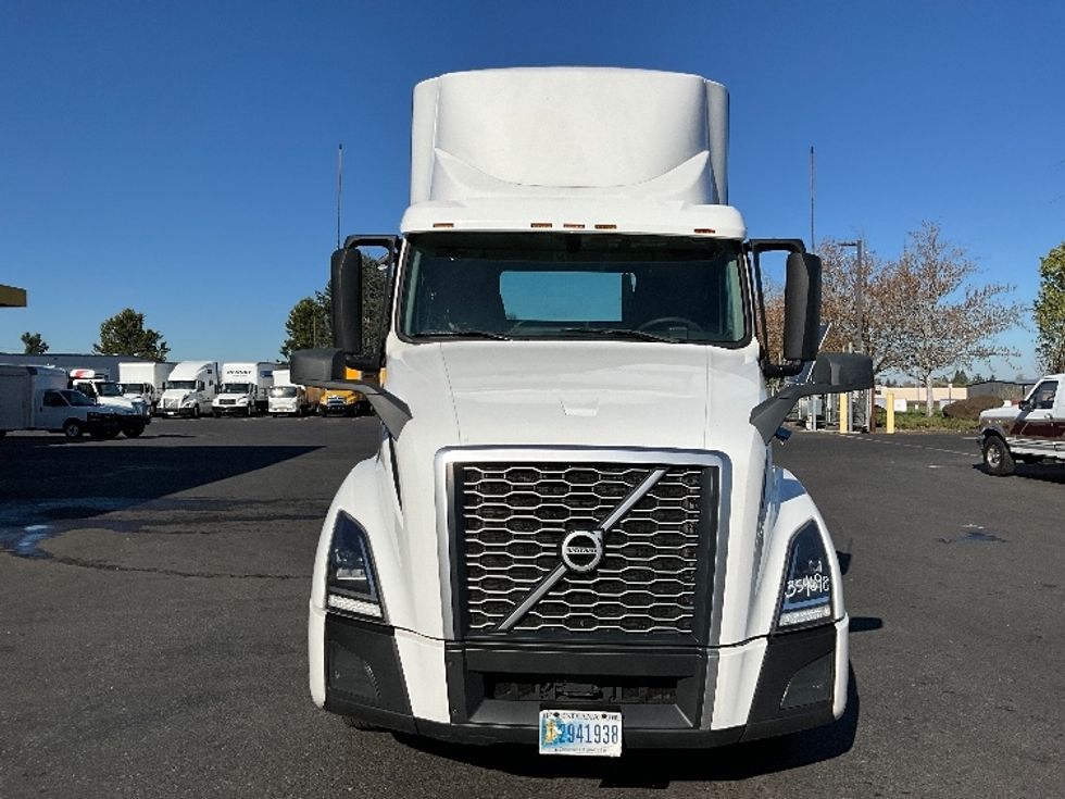 Day Cab Tractor-Heavy Duty Tractors-Volvo-2020-VNL64T300-Portland-OR-581,793\n\t\tmiles-$ 31,500 - Image 2