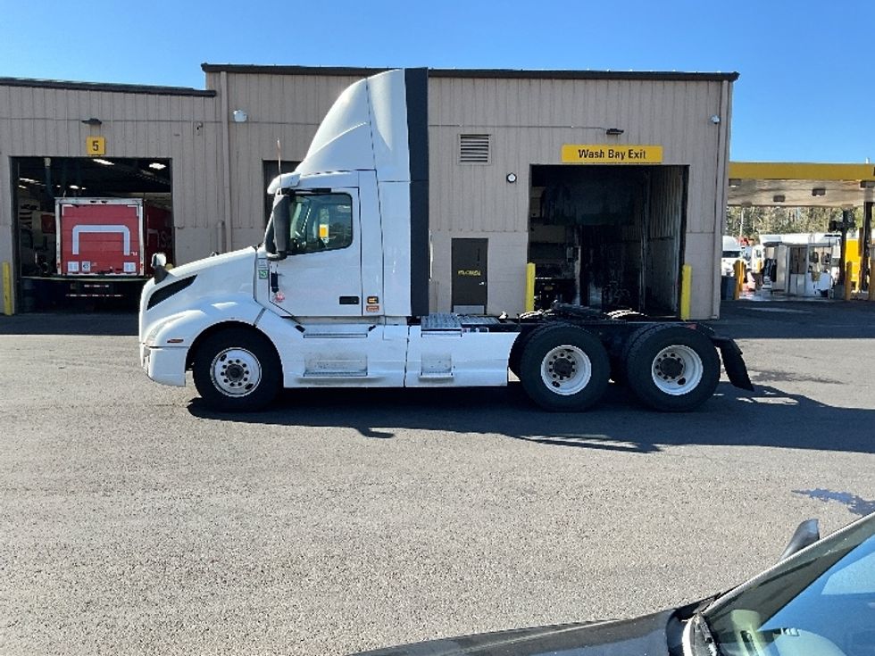 Day Cab Tractor-Heavy Duty Tractors-Volvo-2020-VNL64T300-Portland-OR-581,793\n\t\tmiles-$ 31,500 - Image 4