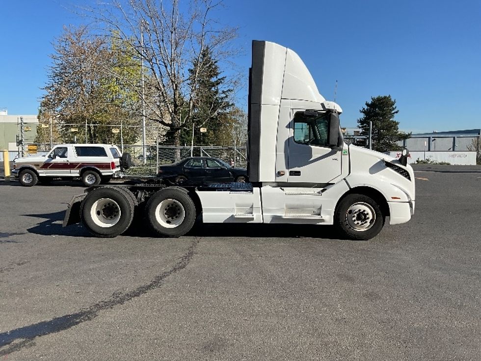 Day Cab Tractor-Heavy Duty Tractors-Volvo-2020-VNL64T300-Portland-OR-581,793\n\t\tmiles-$ 31,500 - Image 8