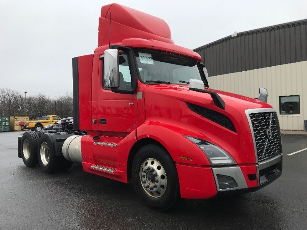 Day Cab Tractor-Heavy Duty Tractors-Volvo-2020-VNL64T300-Pottsville-PA-398,628\n\t\tmiles-$ 54,500 - Image 1