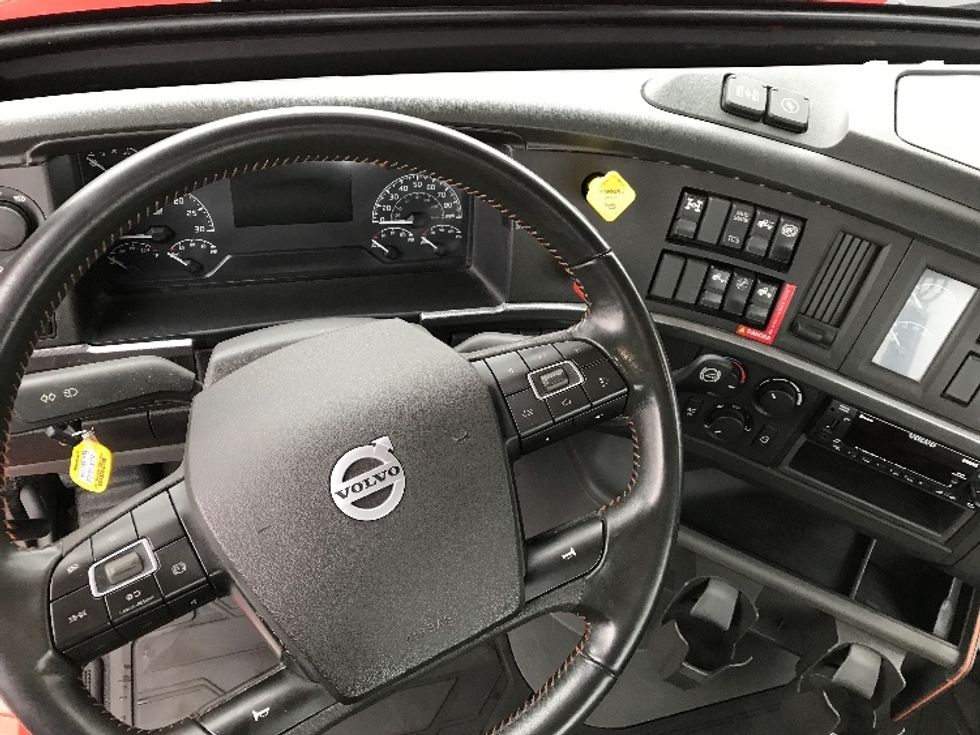 Day Cab Tractor-Heavy Duty Tractors-Volvo-2020-VNL64T300-Pottsville-PA-398,628\n\t\tmiles-$ 54,500 - Image 11