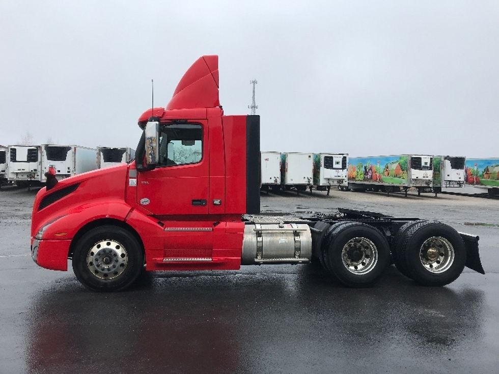 Day Cab Tractor-Heavy Duty Tractors-Volvo-2020-VNL64T300-Pottsville-PA-398,628\n\t\tmiles-$ 54,500 - Image 4