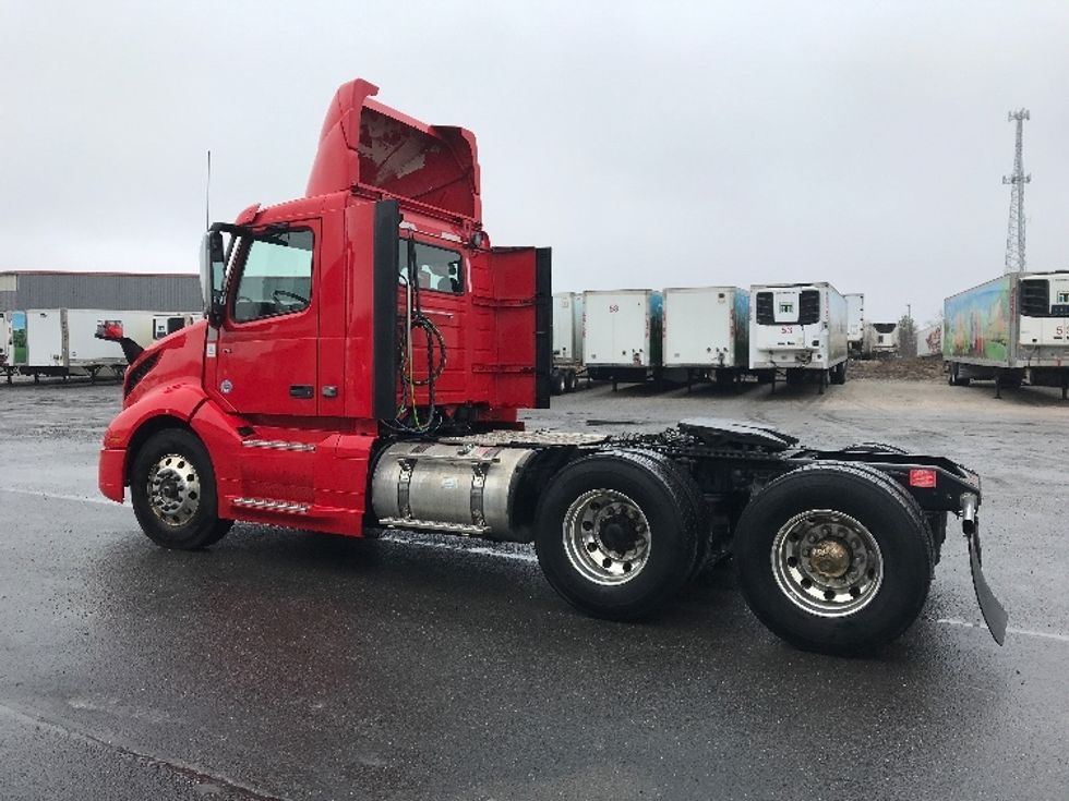 Day Cab Tractor-Heavy Duty Tractors-Volvo-2020-VNL64T300-Pottsville-PA-398,628\n\t\tmiles-$ 54,500 - Image 5