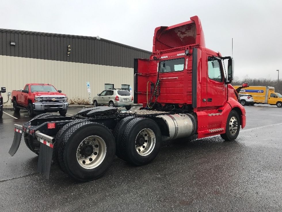 Day Cab Tractor-Heavy Duty Tractors-Volvo-2020-VNL64T300-Pottsville-PA-398,628\n\t\tmiles-$ 54,500 - Image 7