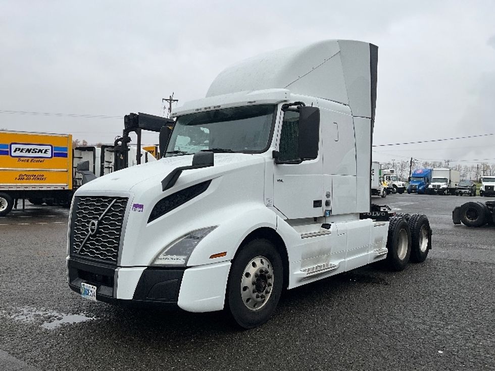 Day Cab Tractor-Heavy Duty Tractors-Volvo-2020-VNL64T300-Salt Lake City-UT-451,735\n\t\tmiles-$ 46,250 - Image 1