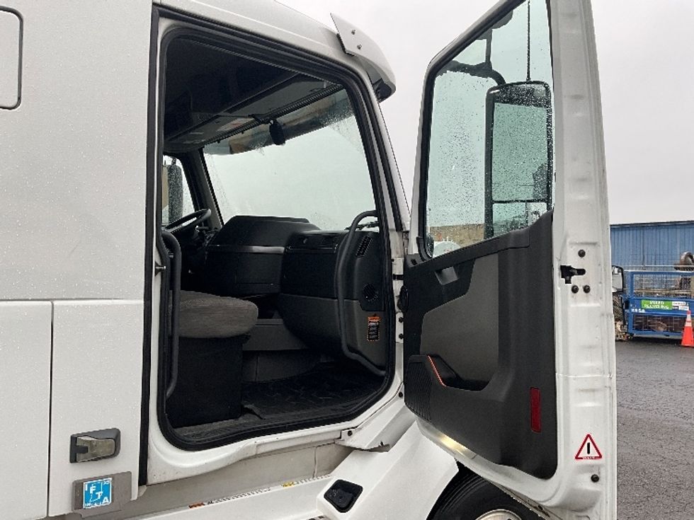 Day Cab Tractor-Heavy Duty Tractors-Volvo-2020-VNL64T300-Salt Lake City-UT-451,735\n\t\tmiles-$ 46,250 - Image 12