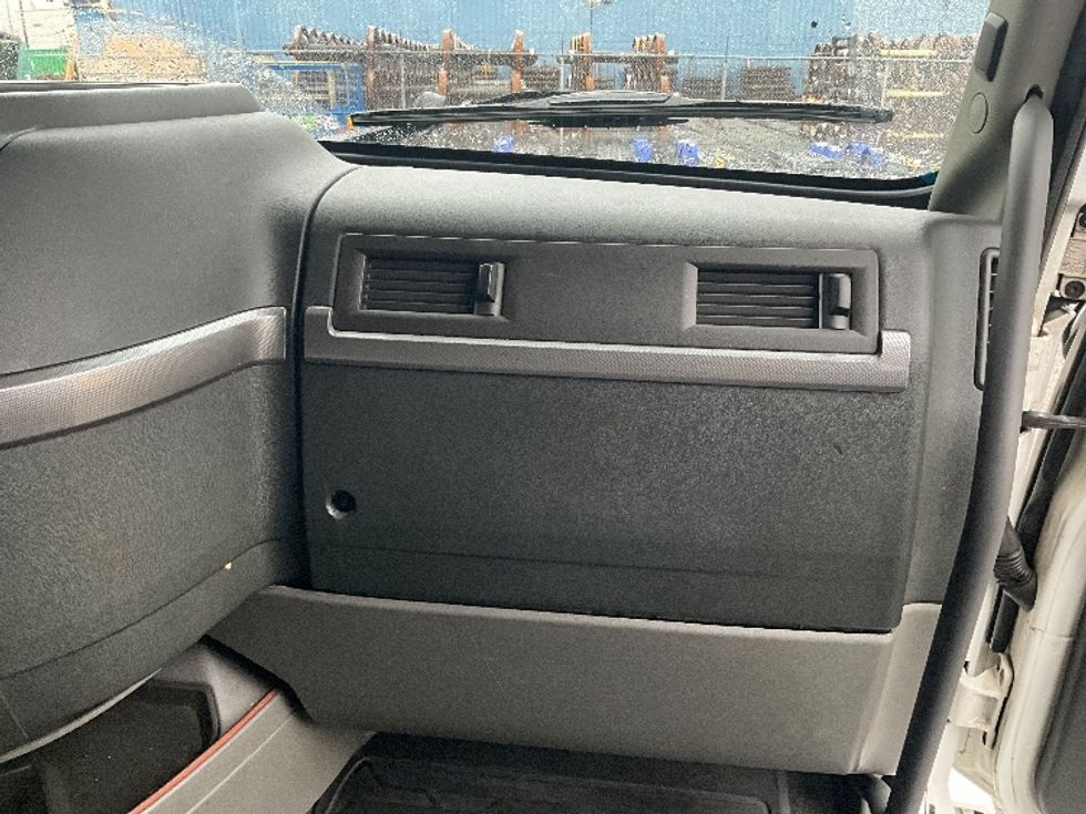 Day Cab Tractor-Heavy Duty Tractors-Volvo-2020-VNL64T300-Salt Lake City-UT-451,735\n\t\tmiles-$ 46,250 - Image 13