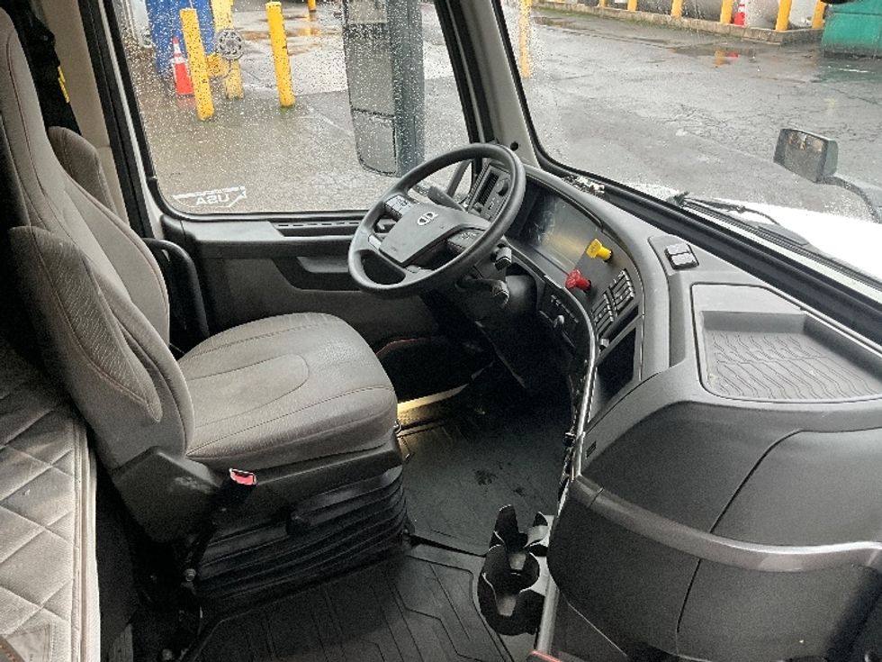 Day Cab Tractor-Heavy Duty Tractors-Volvo-2020-VNL64T300-Salt Lake City-UT-451,735\n\t\tmiles-$ 46,250 - Image 14