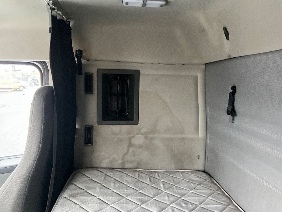 Day Cab Tractor-Heavy Duty Tractors-Volvo-2020-VNL64T300-Salt Lake City-UT-451,735\n\t\tmiles-$ 46,250 - Image 20