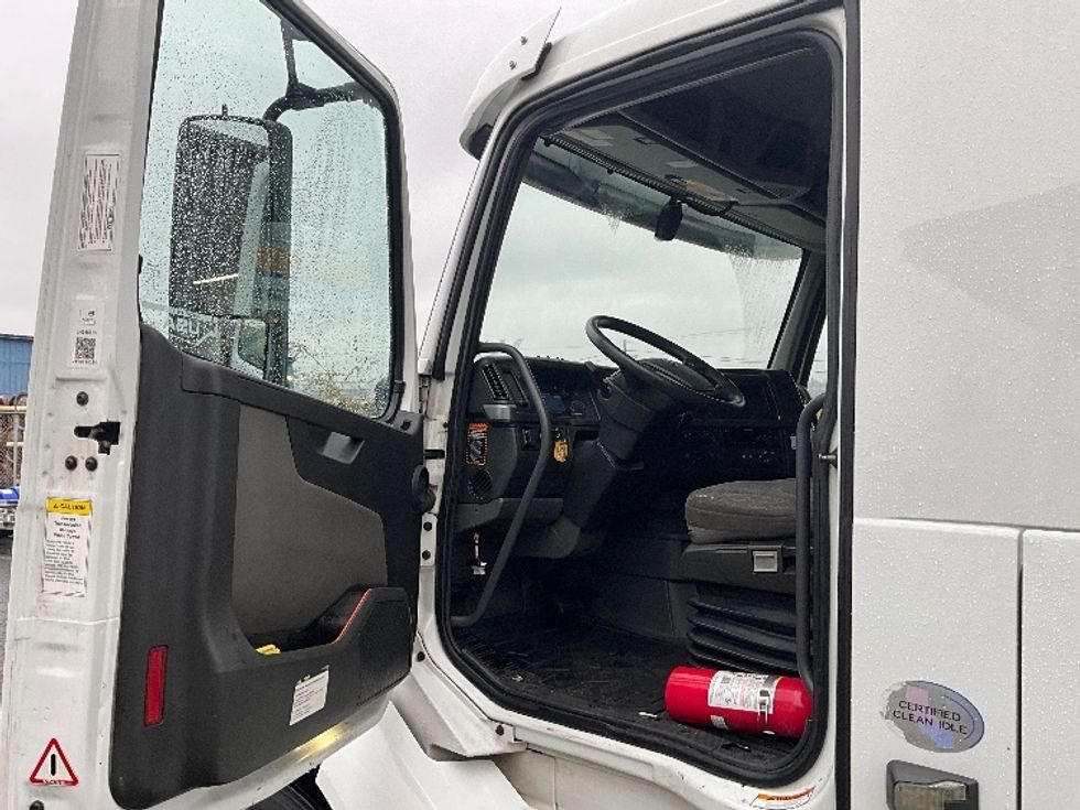 Day Cab Tractor-Heavy Duty Tractors-Volvo-2020-VNL64T300-Salt Lake City-UT-451,735\n\t\tmiles-$ 46,250 - Image 9