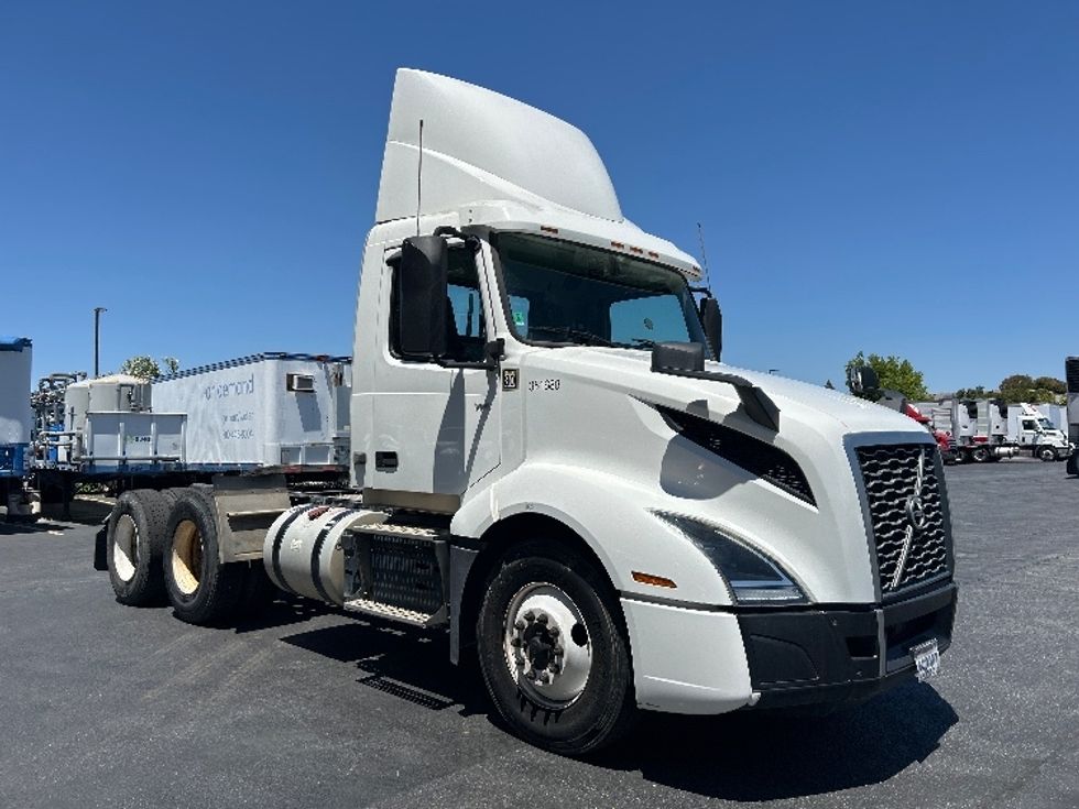 Day Cab Tractor-Heavy Duty Tractors-Volvo-2020-VNL64T300-West Sacramento-CA-229,269\n\t\tmiles-$ 56,000 - Image 1