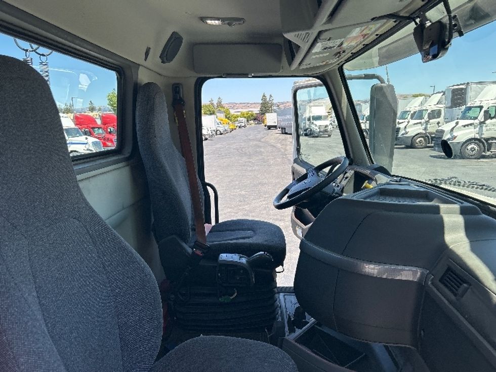 Day Cab Tractor-Heavy Duty Tractors-Volvo-2020-VNL64T300-West Sacramento-CA-229,269\n\t\tmiles-$ 56,000 - Image 14