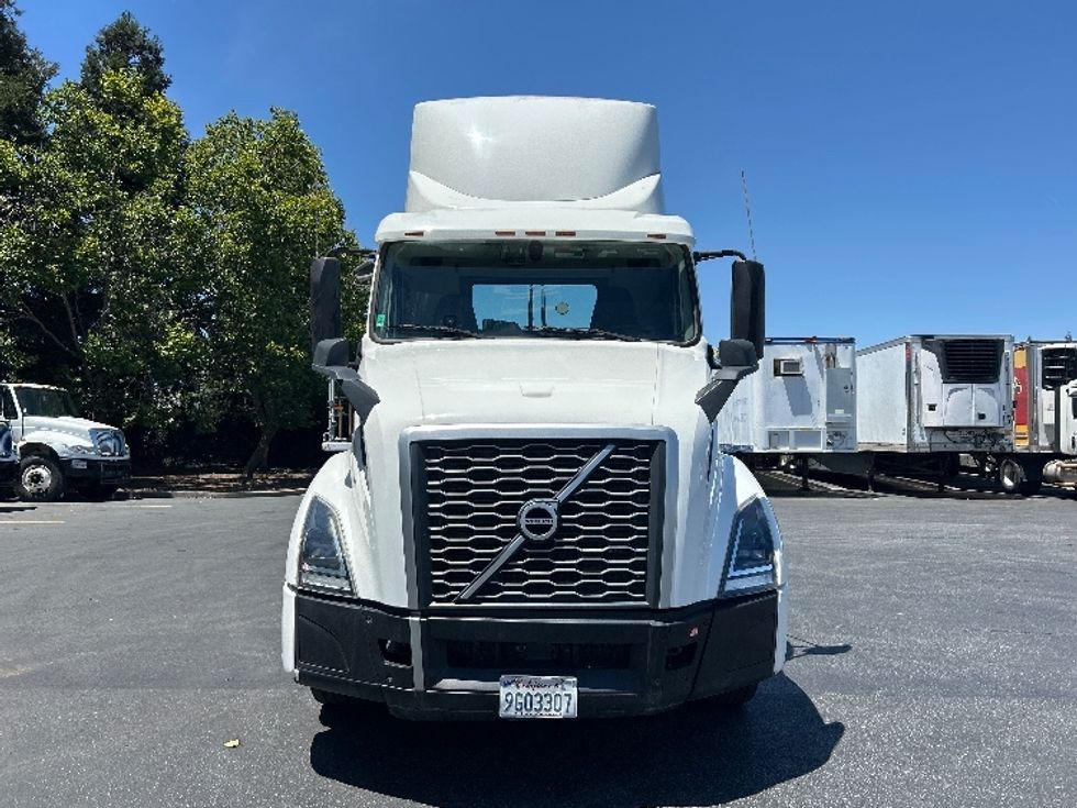 Day Cab Tractor-Heavy Duty Tractors-Volvo-2020-VNL64T300-West Sacramento-CA-229,269\n\t\tmiles-$ 56,000 - Image 2
