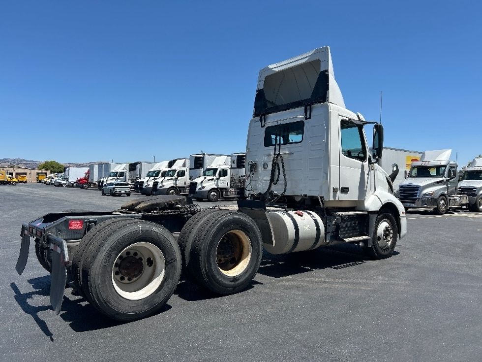 Day Cab Tractor-Heavy Duty Tractors-Volvo-2020-VNL64T300-West Sacramento-CA-229,269\n\t\tmiles-$ 56,000 - Image 7