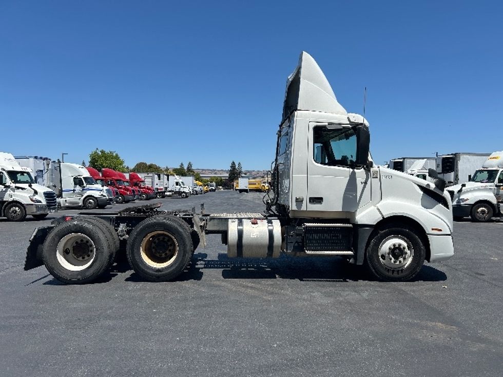 Day Cab Tractor-Heavy Duty Tractors-Volvo-2020-VNL64T300-West Sacramento-CA-229,269\n\t\tmiles-$ 56,000 - Image 8