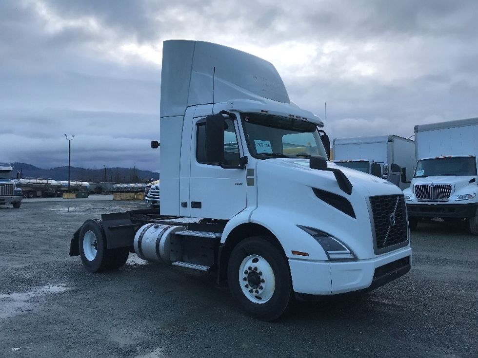 Day Cab Tractor-Heavy Duty Tractors-Volvo-2020-VNR42300-Delta-BC-256,969\n\t\tkm-$ 44,500 - Image 1