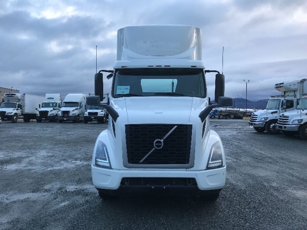 Day Cab Tractor-Heavy Duty Tractors-Volvo-2020-VNR42300-Delta-BC-256,969\n\t\tkm-$ 44,500 - Image 2