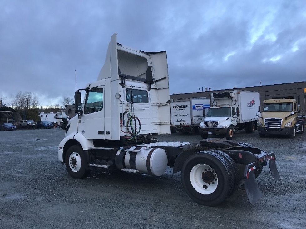 Day Cab Tractor-Heavy Duty Tractors-Volvo-2020-VNR42300-Delta-BC-256,969\n\t\tkm-$ 44,500 - Image 5