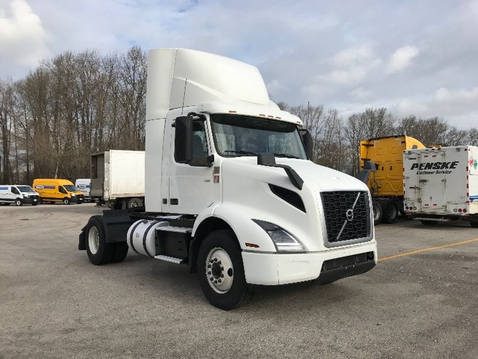 Day Cab Tractor-Heavy Duty Tractors-Volvo-2020-VNR42300-Delta-BC-295,103\n\t\tkm-$ 44,000 - Image 1