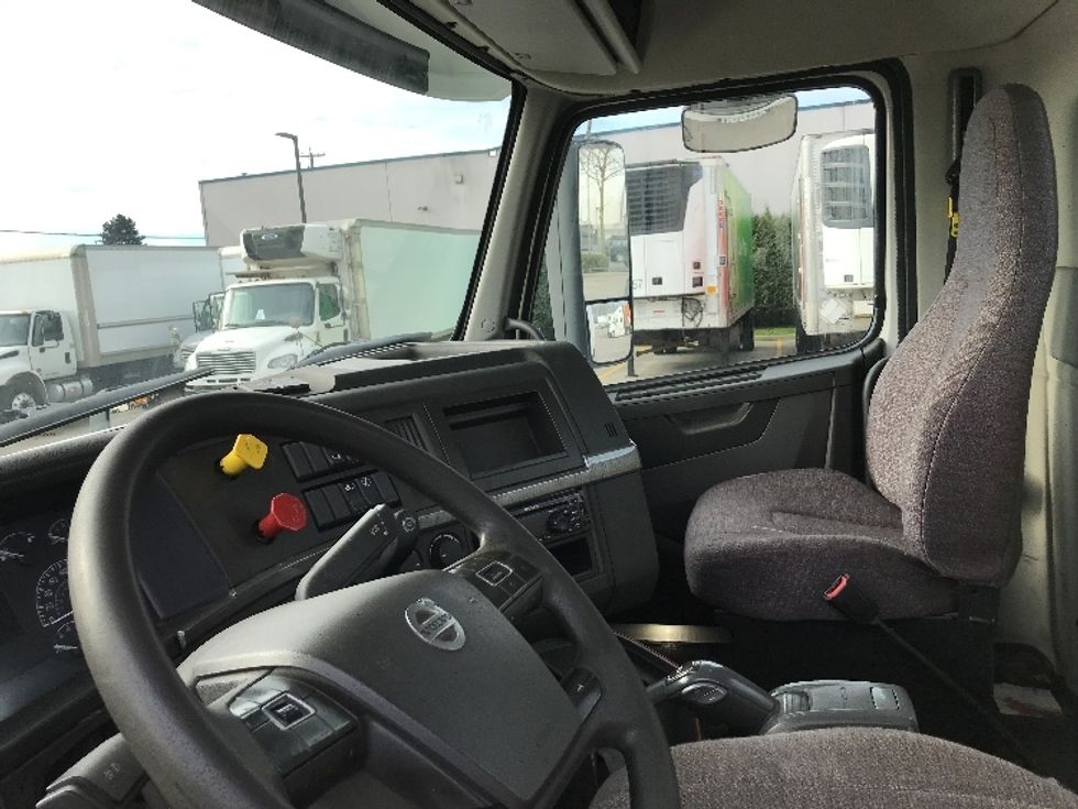 Day Cab Tractor-Heavy Duty Tractors-Volvo-2020-VNR42300-Delta-BC-295,103\n\t\tkm-$ 44,000 - Image 10