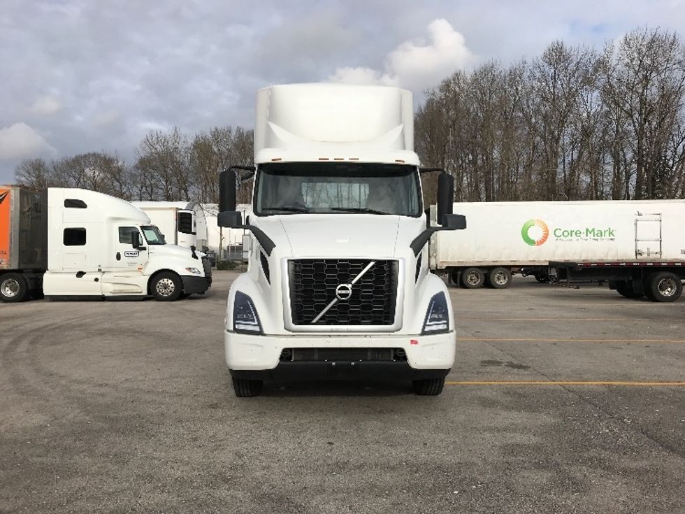 Day Cab Tractor-Heavy Duty Tractors-Volvo-2020-VNR42300-Delta-BC-295,103\n\t\tkm-$ 44,000 - Image 2