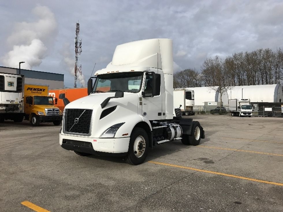 Day Cab Tractor-Heavy Duty Tractors-Volvo-2020-VNR42300-Delta-BC-295,103\n\t\tkm-$ 44,000 - Image 3
