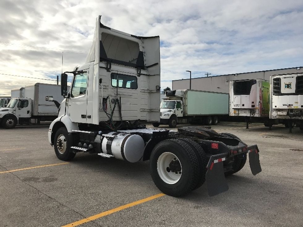 Day Cab Tractor-Heavy Duty Tractors-Volvo-2020-VNR42300-Delta-BC-295,103\n\t\tkm-$ 44,000 - Image 5