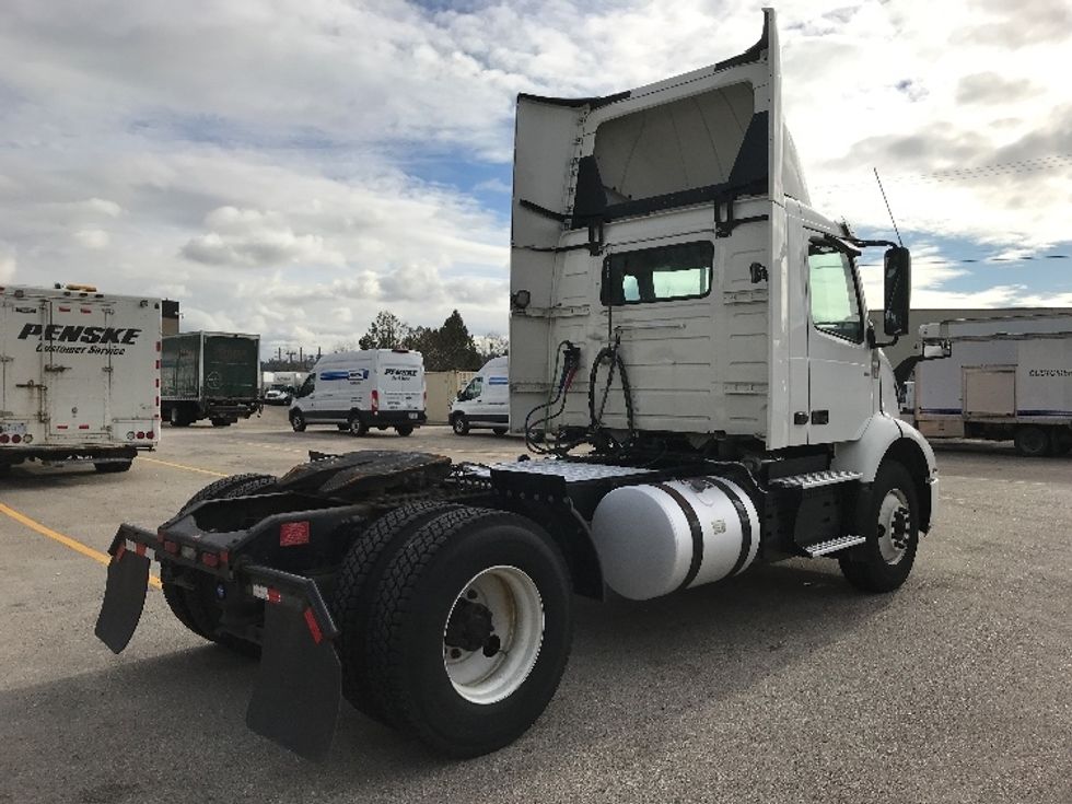 Day Cab Tractor-Heavy Duty Tractors-Volvo-2020-VNR42300-Delta-BC-295,103\n\t\tkm-$ 44,000 - Image 7