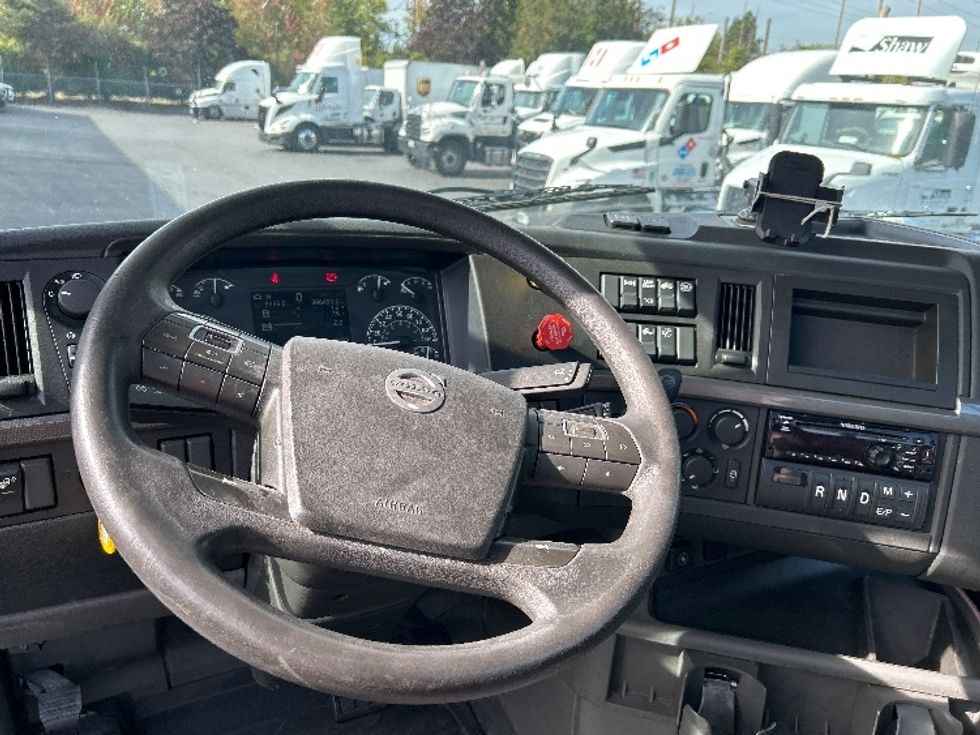 Day Cab Tractor-Heavy Duty Tractors-Volvo-2020-VNR42300-Kent-WA-346,490\n\t\tmiles-$ 31,500 - Image 11