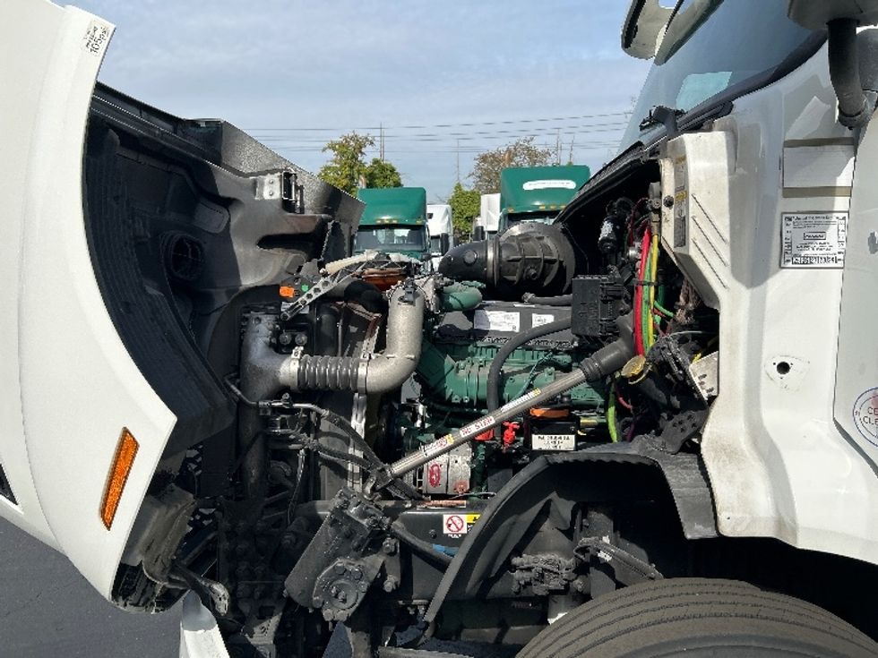 Day Cab Tractor-Heavy Duty Tractors-Volvo-2020-VNR42300-Kent-WA-346,490\n\t\tmiles-$ 31,500 - Image 16